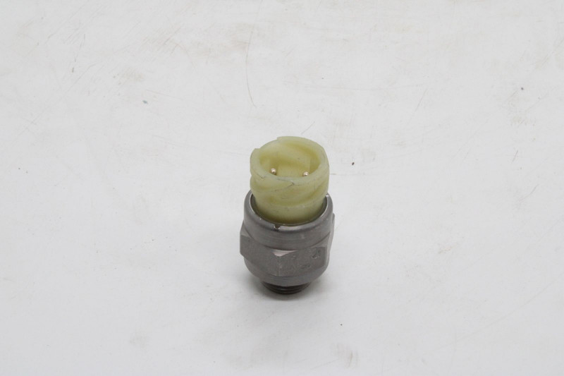 81255030275 Пневмовыключатель передний мост — 1