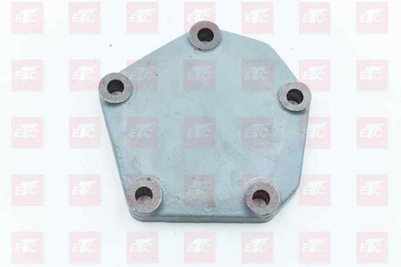 L903011100 Передняя крышка промежуточного вала — 1