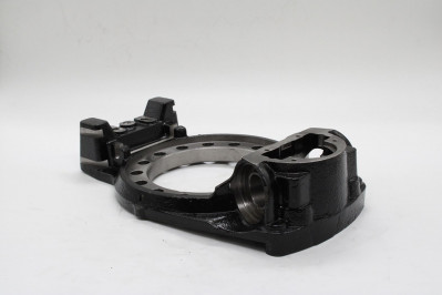 SA 036447 Суппорт тормозных колодок прав.