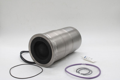 037AY00106090 Поршневая в сборе D=131, D13C