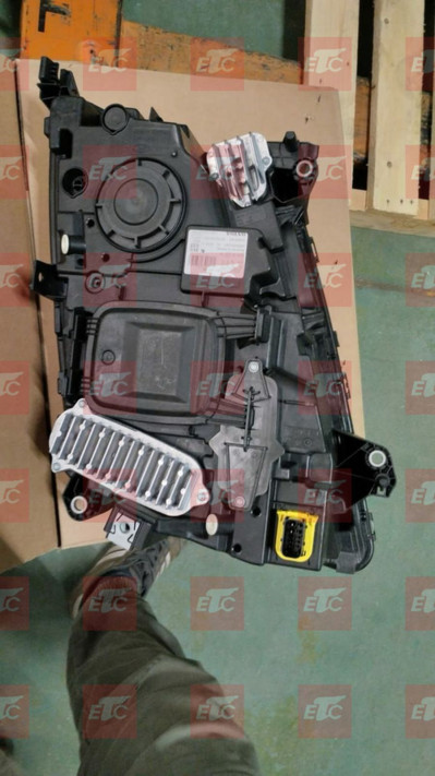 VO 24159415 Фара левая FMX