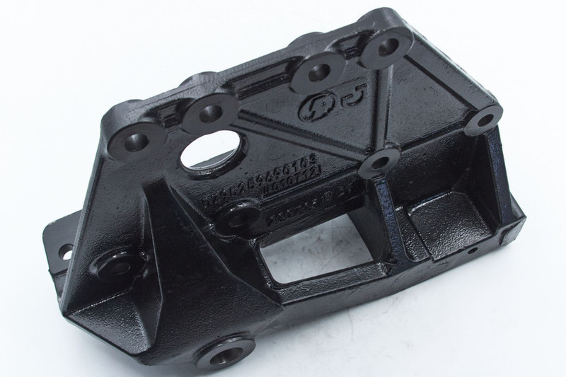 DZ95259690103 Кронштейн передней рессоры задний левый — 1