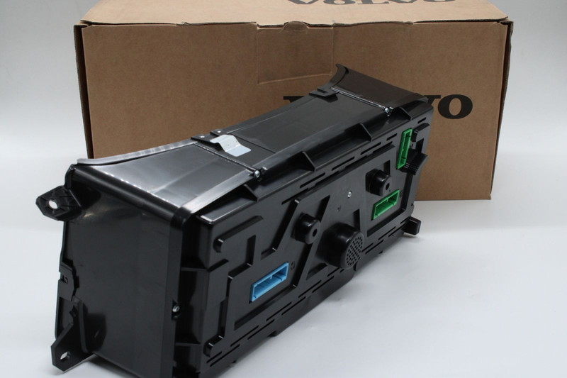 VO 22174400 Панель приборов — 1