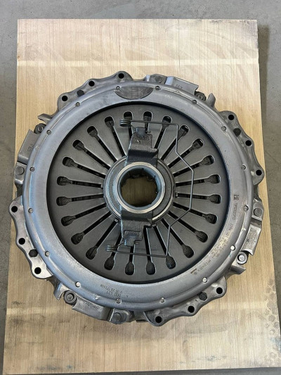 VO 22941321 Комплект сцепления без диска сцепления