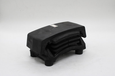 710W962100555 Подушка задней рессоры левая