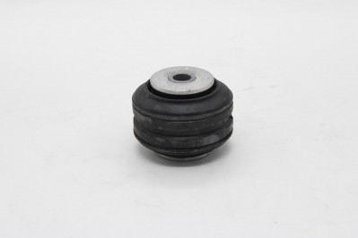 VO 20390840 Сайлентблок стабилизатора кабины задний