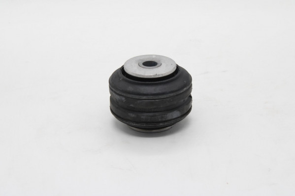 VO 20390840 Сайлентблок стабилизатора кабины задний — 2