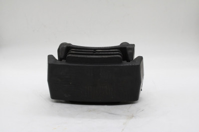 710W962100554 Подушка задней рессоры правая