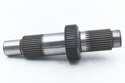 712356110019 Вал входной редуктора среднего моста