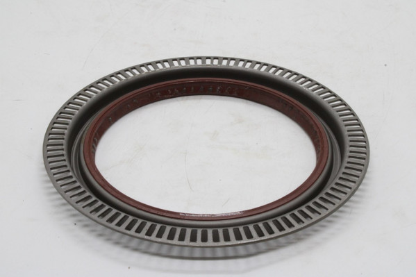 B1FUD5SLSF Сальник задней ступицы с кольцом ABS 145*175*15,5WD — 1