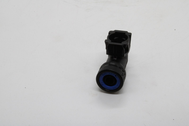 VO 994000 Фитинг угловой D12*1.5 — 1