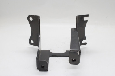 VO 22290093 Кронштейн защиты картера