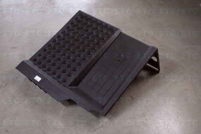 VO 22078082 Крышка АКБ FH4