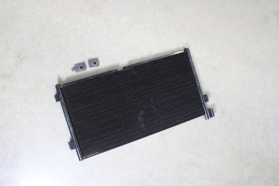 VO 21086304 Радиатор кондиционера