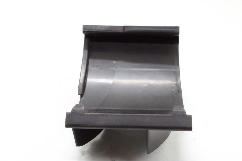 M3100613 Крышка дефлектора кабины правая — 3