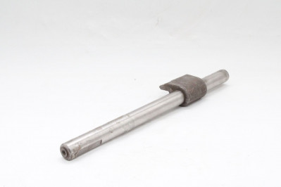 2016920355 Шток переключения 4-5 c хомутом пер. в сб.