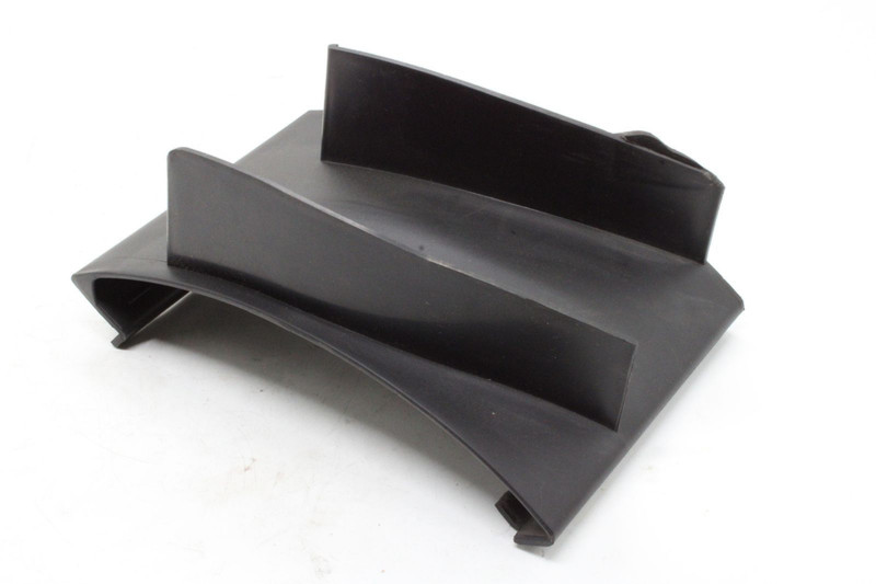 M3100613 Крышка дефлектора кабины правая — 5