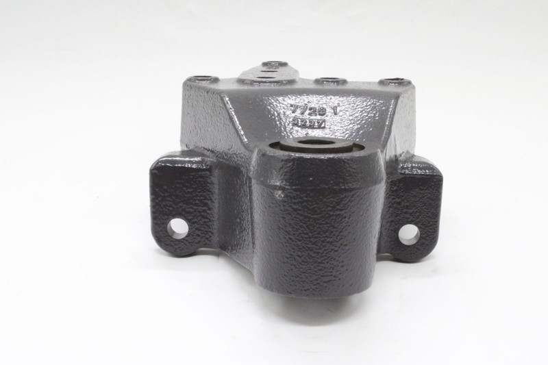 7421594732 Кронштейн рессоры правая — 1