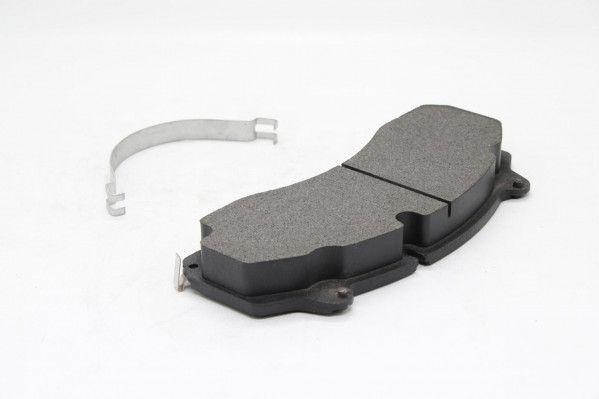 CNHTC WG9100444150 Колодка тормозная задняя 1шт — 1