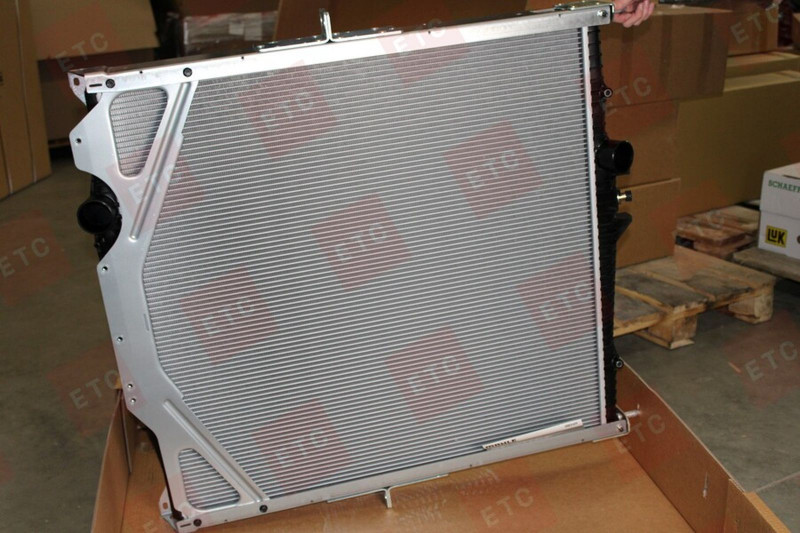 CR1556000P Радиатор водяной — 12