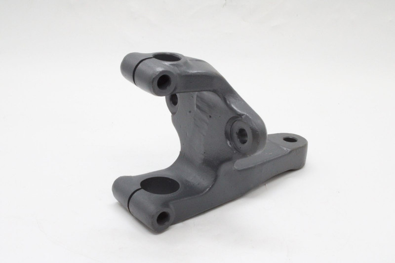 YC010V000102 Кронштейн передней рессоры зад. прав. — 5