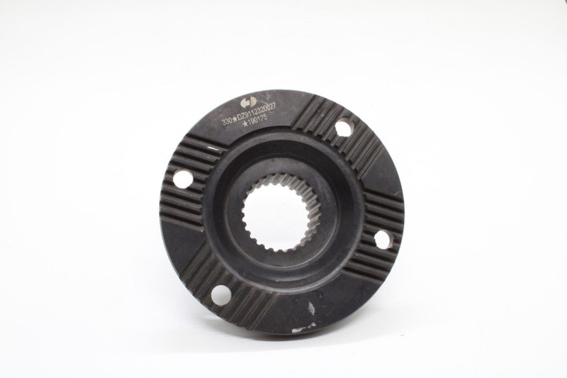 DZ9112320027 Фланец переднего редуктора — 1