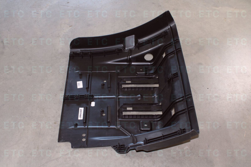 VO 20539667 Брызговик LH — 2