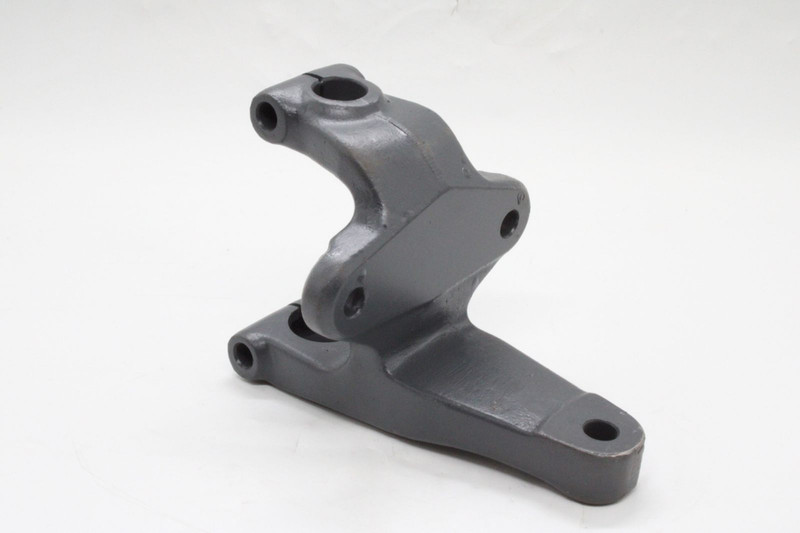 YC010V000102 Кронштейн передней рессоры зад. прав. — 6